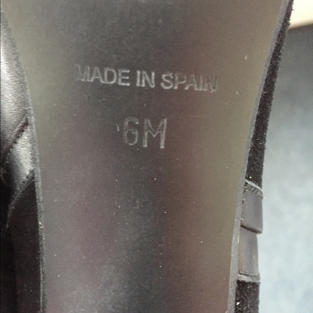 Boots - Picture 3 of 4
